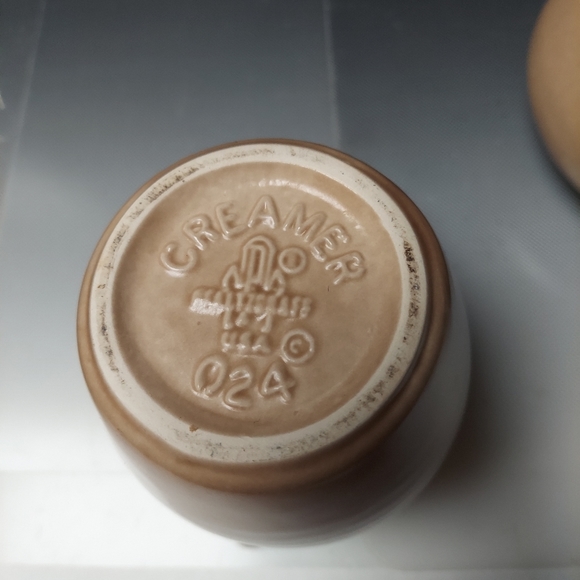 Vintage Folk Art pfaltzgraff Yorktown  gravy and creamer beige blue duo for$28 - Picture 4 of 6